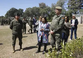 La visita de la ministra de Defensa a la Base de Cerro Muriano en Córdoba, en imágenes