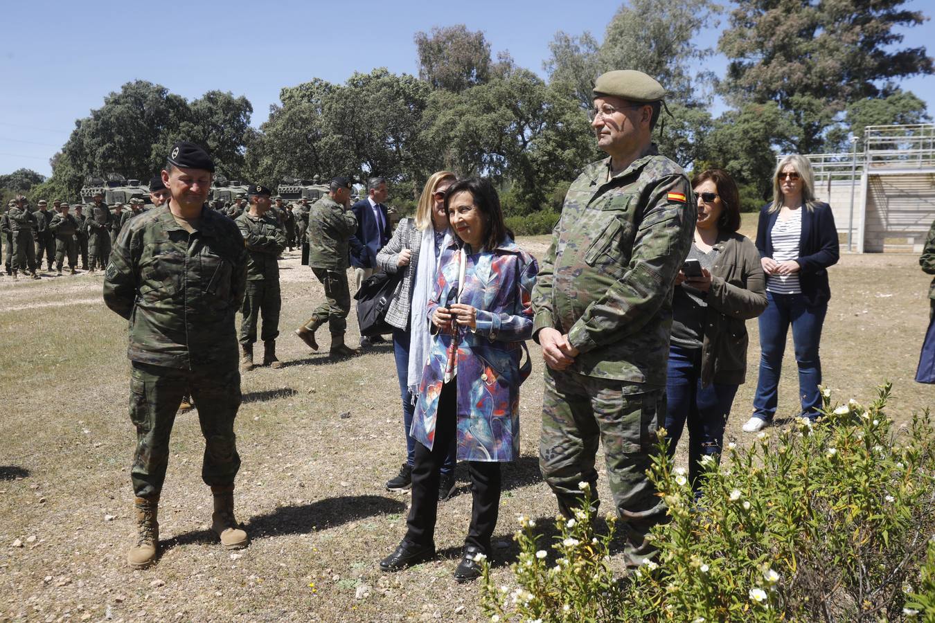 La visita de la ministra de Defensa a la Base de Cerro Muriano en Córdoba, en imágenes