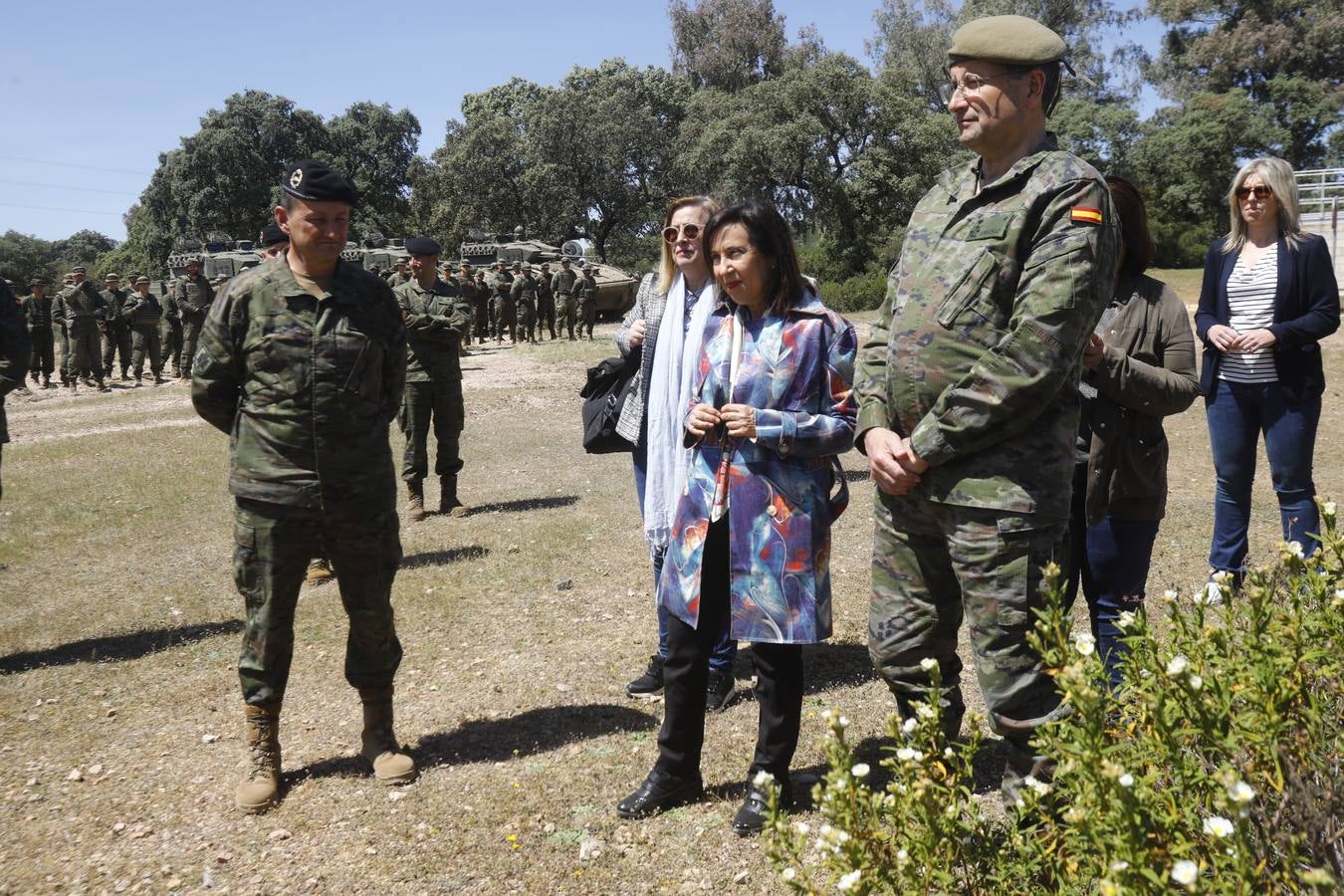 La visita de la ministra de Defensa a la Base de Cerro Muriano en Córdoba, en imágenes