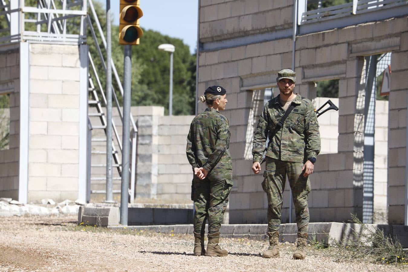 La visita de la ministra de Defensa a la Base de Cerro Muriano en Córdoba, en imágenes