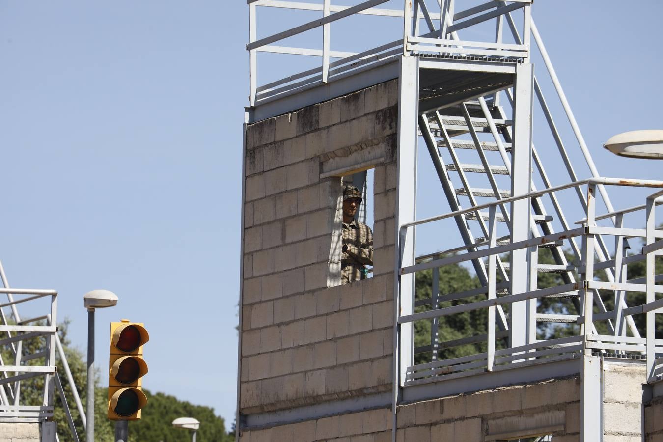 La visita de la ministra de Defensa a la Base de Cerro Muriano en Córdoba, en imágenes