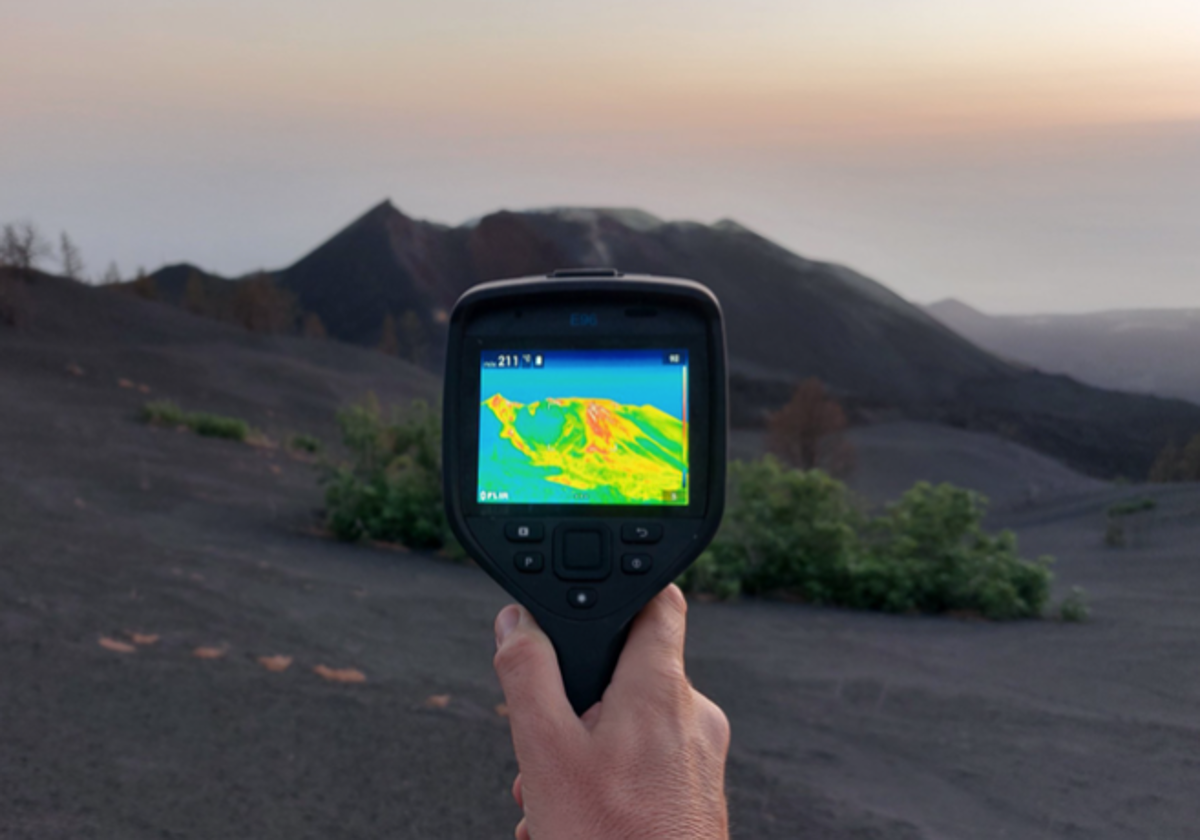 Medición de temperatura por el IGN en el entorno del cono del volcán de La Palma