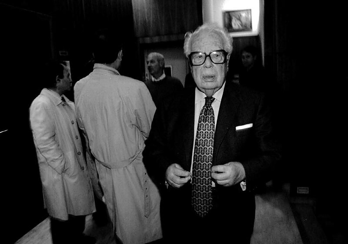 Fernández del Riego durante su presidencia de la RAG