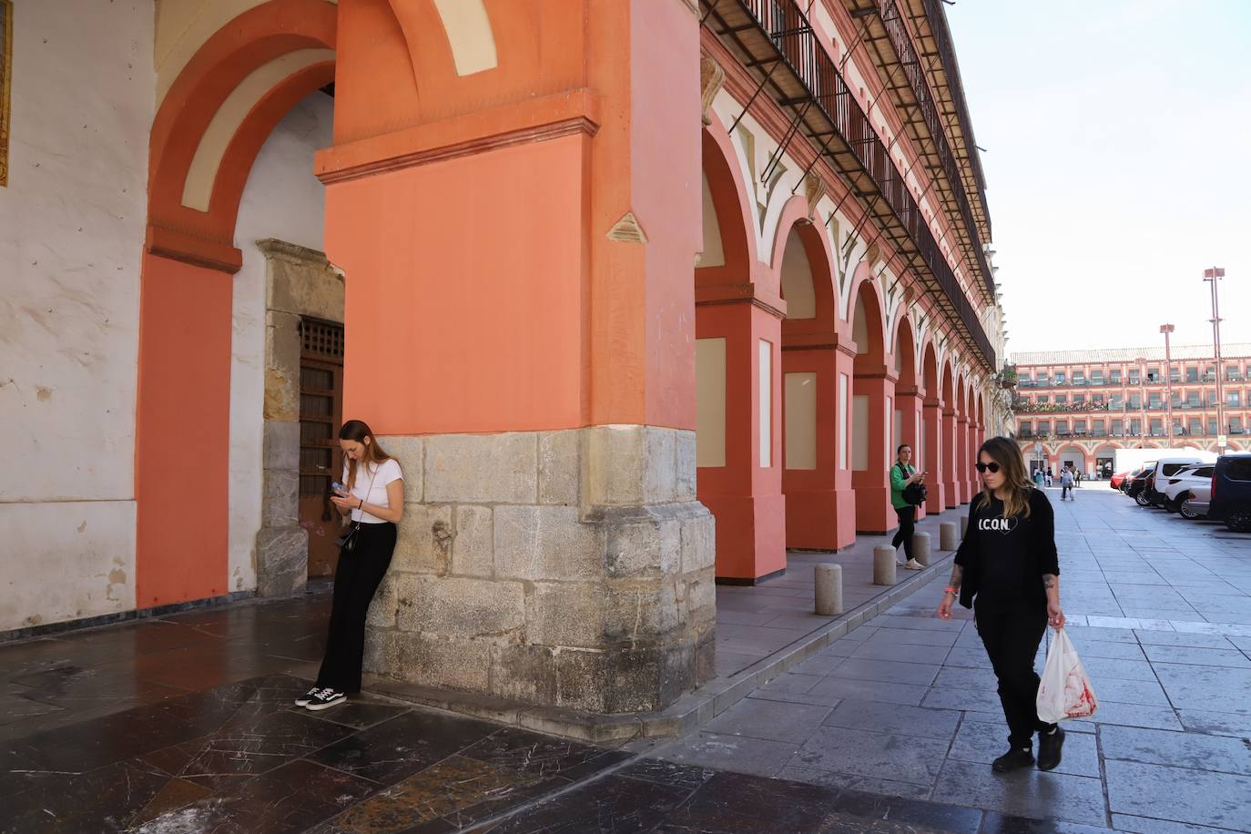 La plaza de la Corredera de Córdoba después de la limpieza, en imágenes
