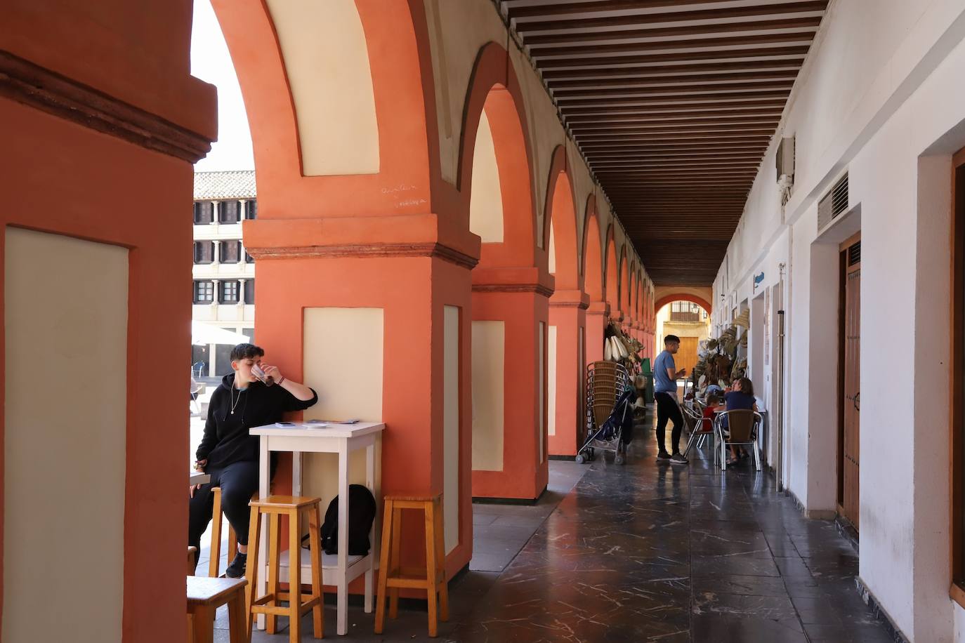 La plaza de la Corredera de Córdoba después de la limpieza, en imágenes