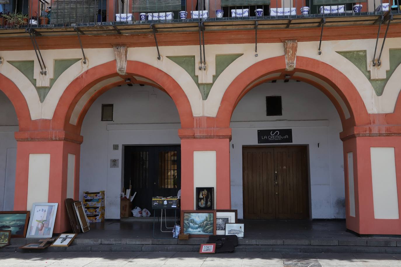 La plaza de la Corredera de Córdoba después de la limpieza, en imágenes