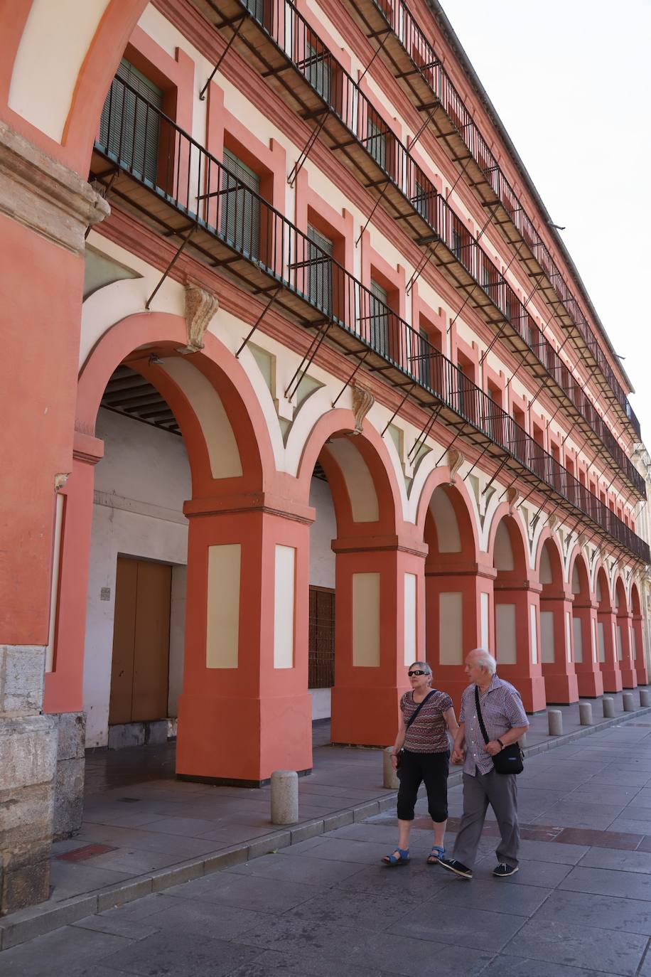 La plaza de la Corredera de Córdoba después de la limpieza, en imágenes