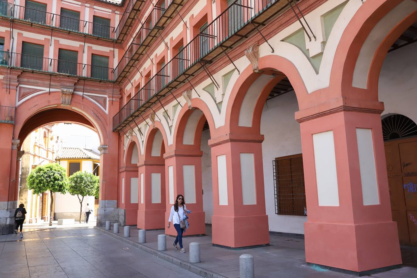 La plaza de la Corredera de Córdoba después de la limpieza, en imágenes
