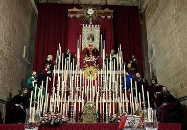 Once apóstoles de la Sagrada Cena, en el altar de cultos del Rocío de Córdoba