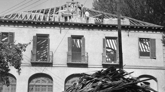 Aspecto de la casa de los Vargas en el siglo pasado, cuando se colapsó el tejado por el abandono del inmueble