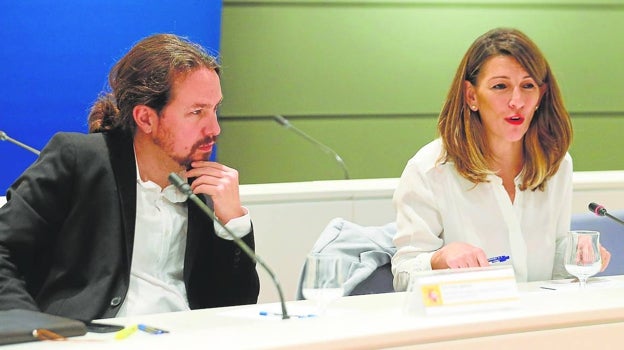 Ahora enfrentados y sin hablarse, Díaz e Iglesias se conocen desde hace años. El exvicepresidente ejerció como asesor de su sucesora en Galicia