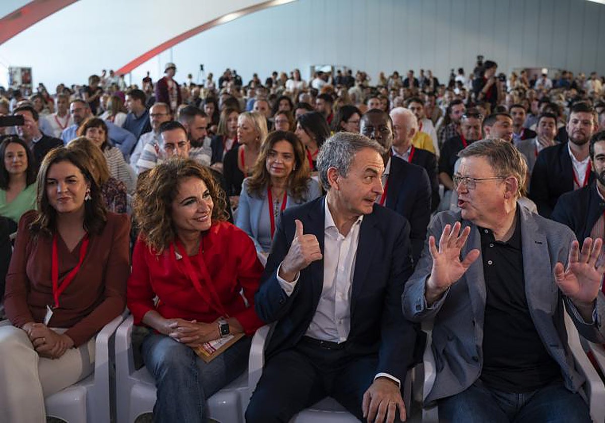 José Luis Rodríguez Zapatero junto a Ximo Puig, María Jesús Montero y Sandra Gómez