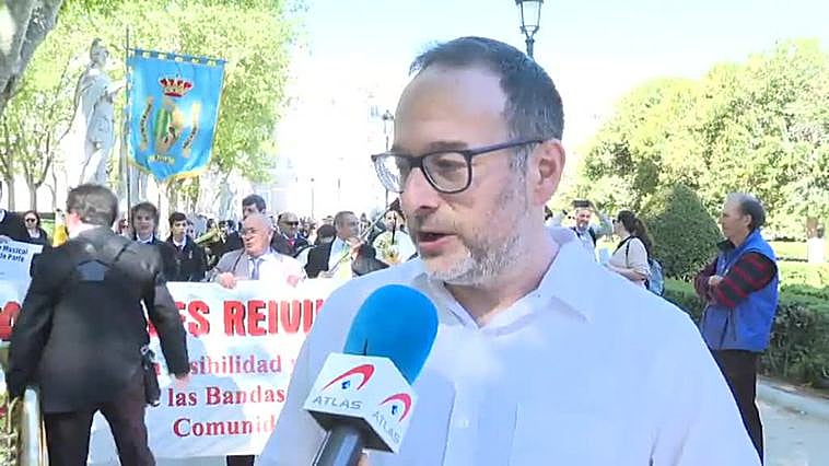 Más de 20 bandas música recorren las calles para reivindicar más apoyo y visibilidad