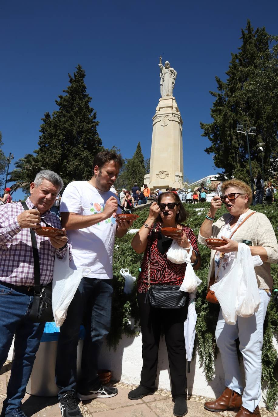 La tradición de las habas de las Ermitas de Córdoba, en imágenes