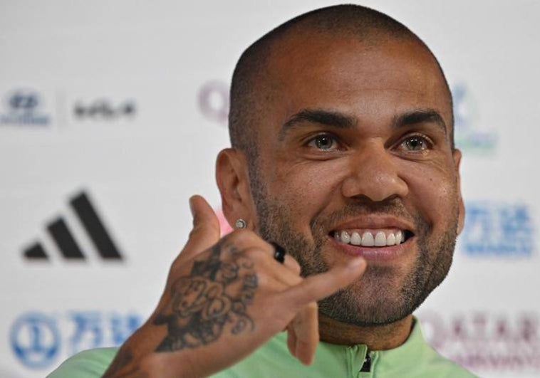 Las cuatro versiones que Dani Alves ha dado hasta ahora