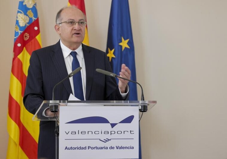 Joan Calabuig apela al acuerdo y la sostenibilidad en su toma de posesión como presidente del Puerto de Valencia
