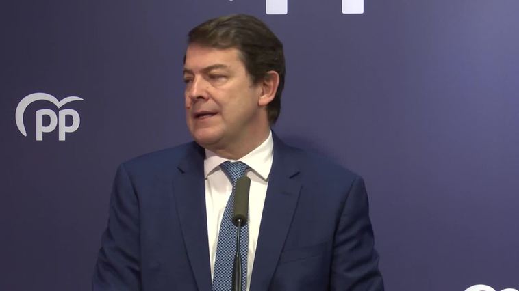 Mañueco exige a candidatos "ir a por todas" y ve a Sánchez detrás de cada aspirante del PSOE