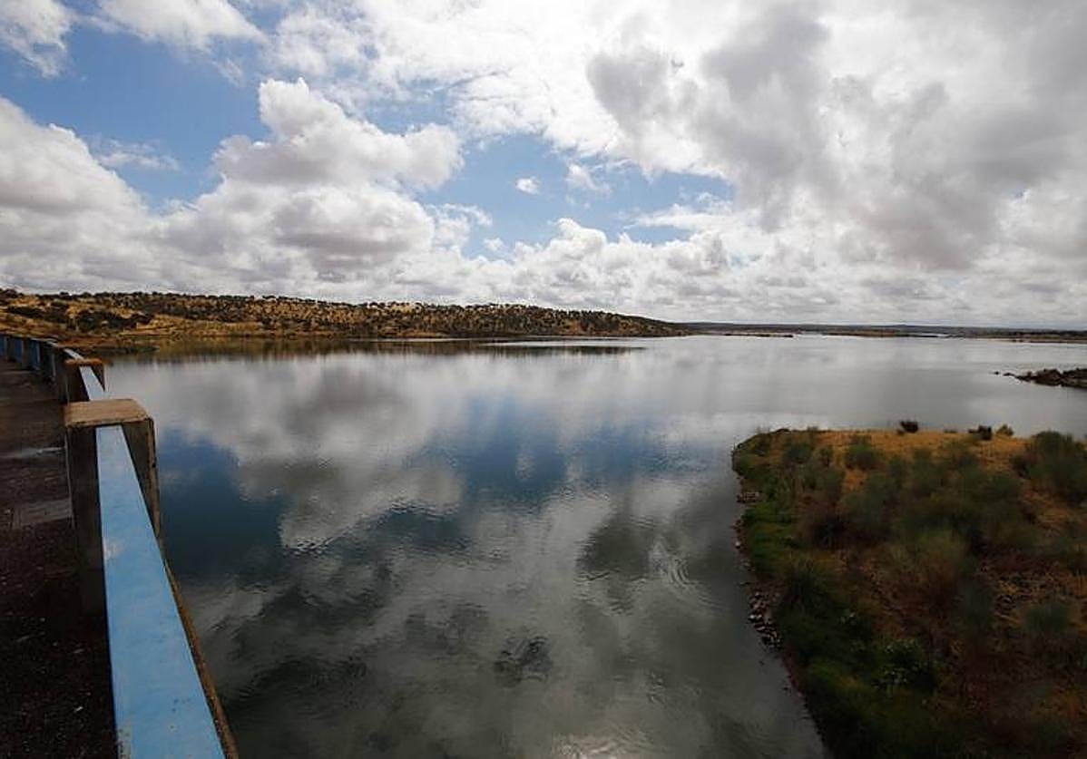 Embalse de La Colada desde donde se está trasvasando el agua a la zona Norte de la provincia