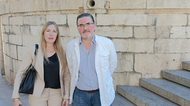 Javier Bravo con la que fuera presidenta local y responsable nacional de Implantación Territorial, Salud Anguita