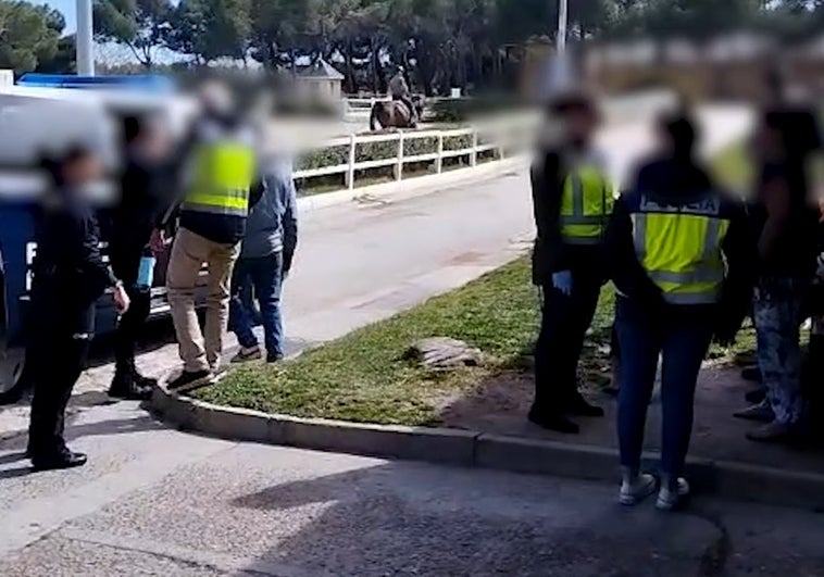 Las hípicas de los horrores: 17 detenidos por explotar en cuadras a inmigrantes y menas
