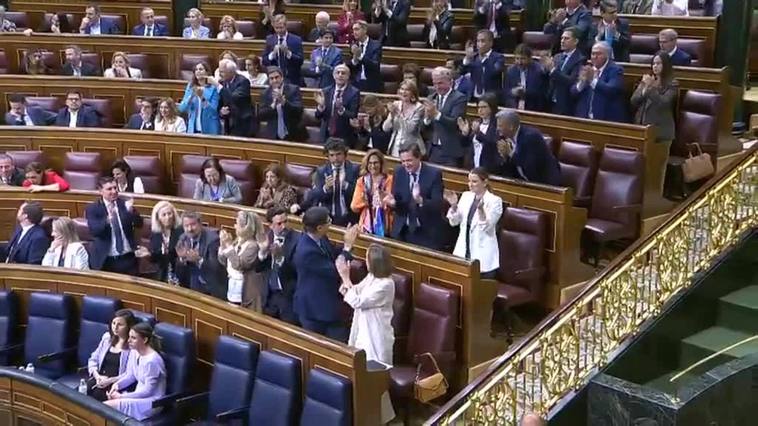 La reforma del 'Sólo sí es sí' arranca aplausos del PP y miradas de reproche en Irene Montero