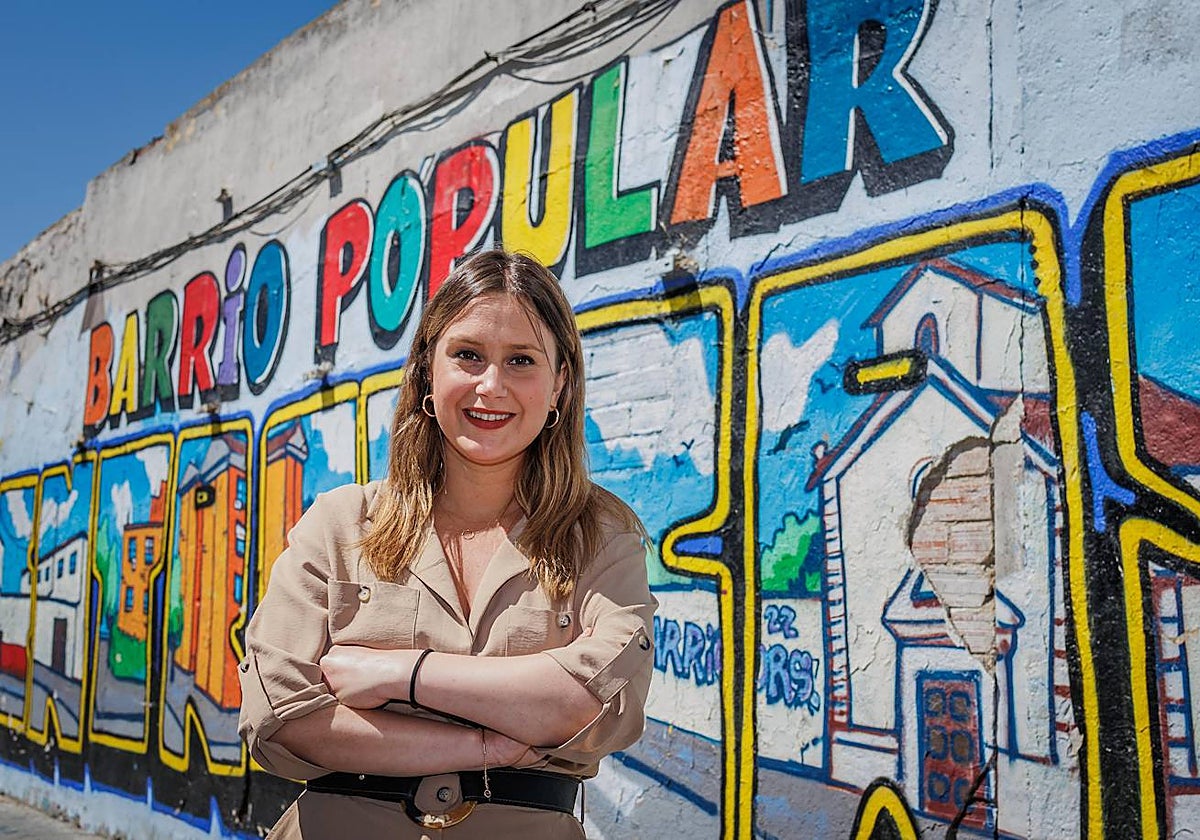 La candidata de Unidas Podemos a la presidencia de la Comunidad de Madrid, Alejandra Jacinto, cita a ABC a las puertas de la parroquia de San Carlos Borromeo, la 'iglesia roja' de Entrevías