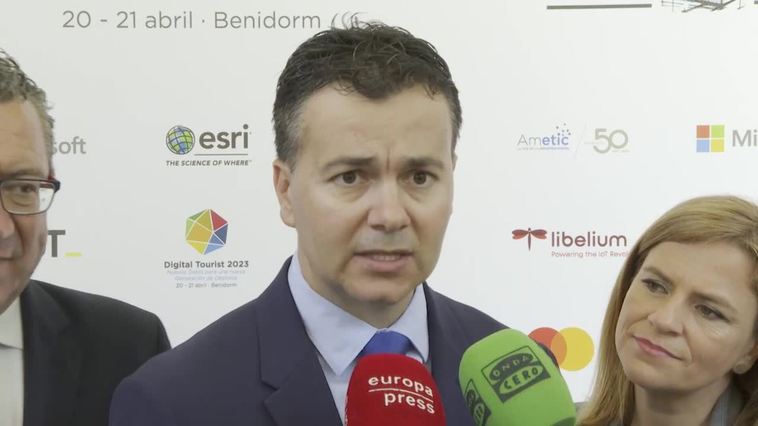 Gómez resalta que las previsiones turísticas son "extremadamente buenas" para el resto del año