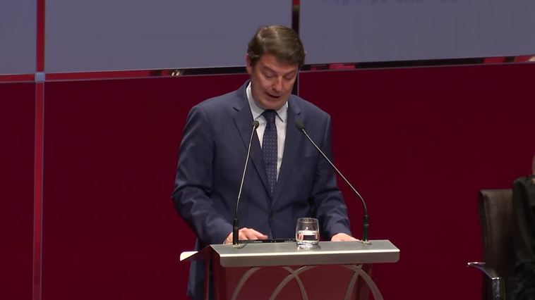 Mañueco pide preservar el "inmenso legado literario y periodístico" de Sánchez Dragó