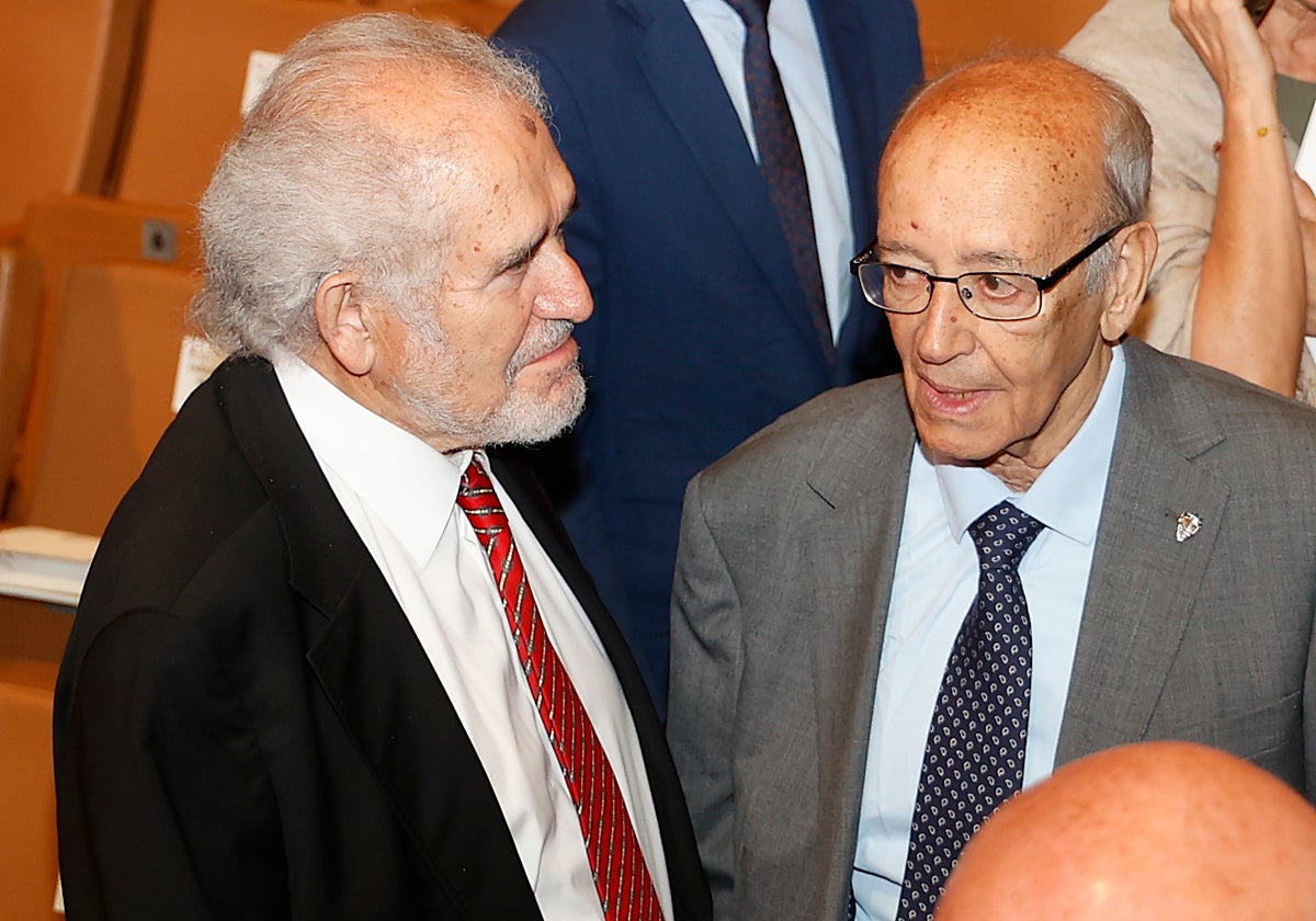 Demetrio Madrid (i) junto a Carlos Sánchez Reyes (d), en los Premios Castilla y León