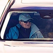 El Bribón sale a navegar sin Don Juan Carlos por el fuerte viento y oleaje