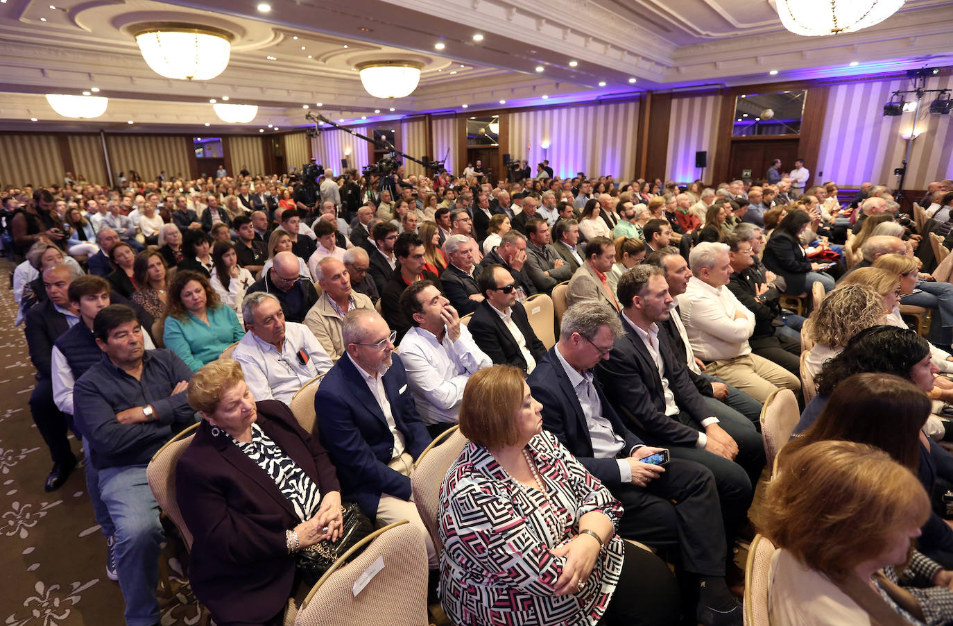 Las imágenes del acto del PP con Juanma Moreno en Toledo