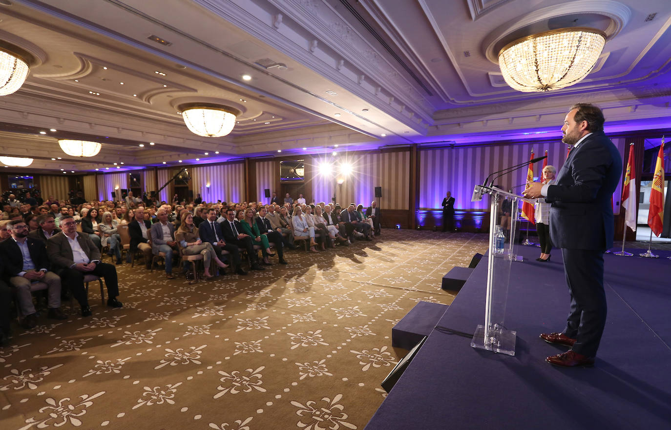 Las imágenes del acto del PP con Juanma Moreno en Toledo