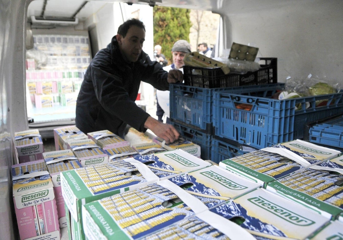 Reparto del Banco de Alimentos de Segovia en una imagen de archivo