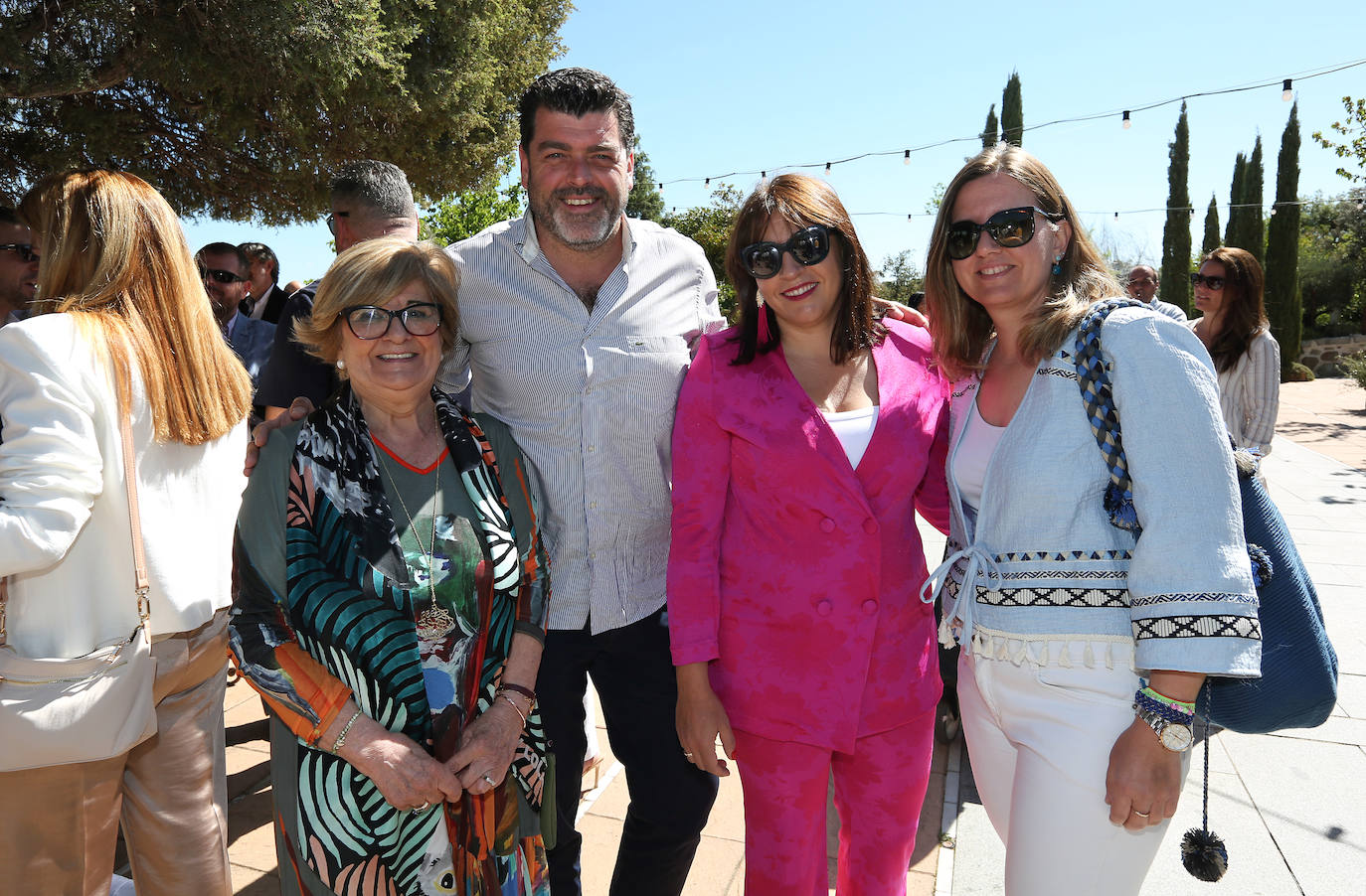 Carlos Velázquez presenta a su equipo en sociedad