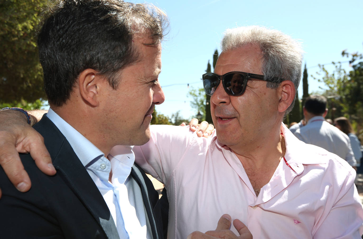 Carlos Velázquez presenta a su equipo en sociedad