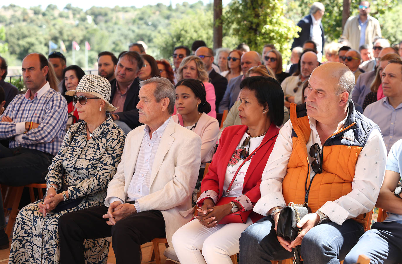 Carlos Velázquez presenta a su equipo en sociedad