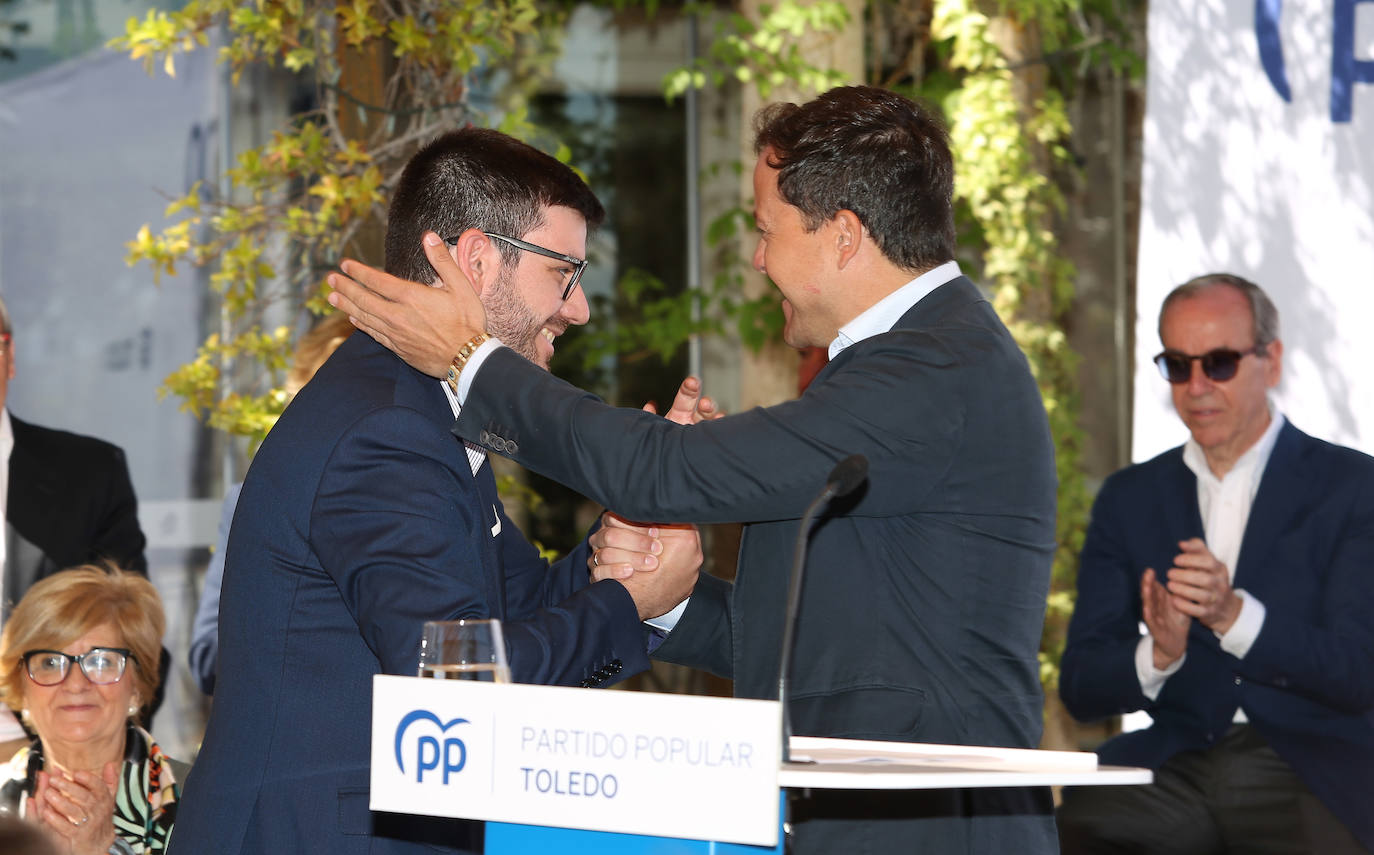 Carlos Velázquez presenta a su equipo en sociedad