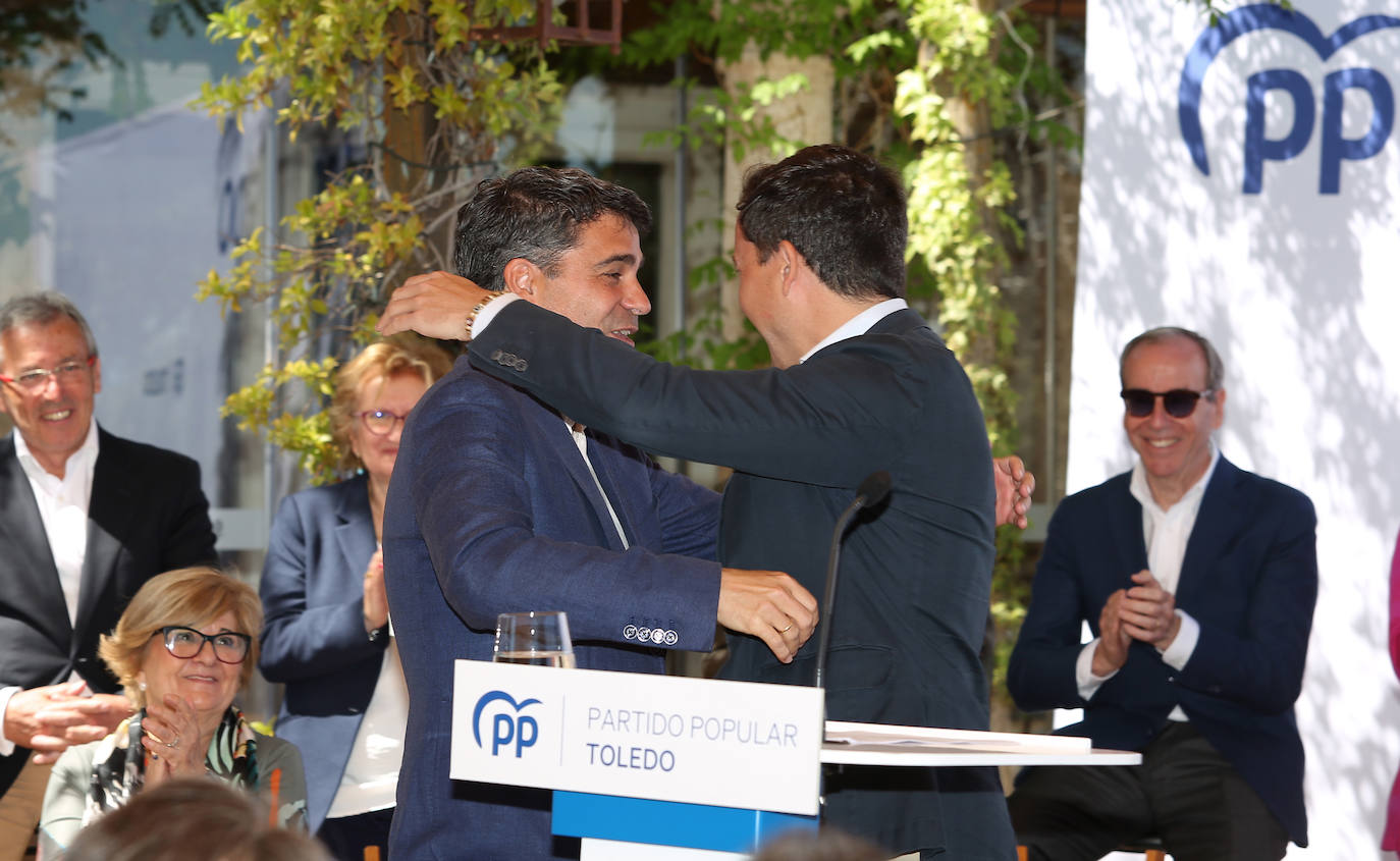 Carlos Velázquez presenta a su equipo en sociedad