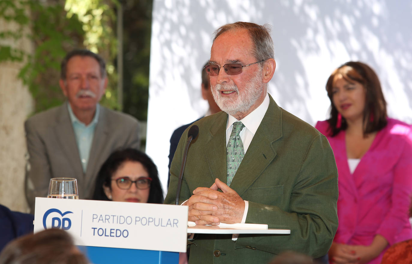 Carlos Velázquez presenta a su equipo en sociedad