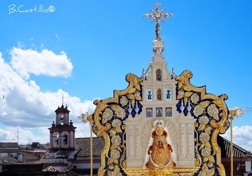 El Simpecado del Rocío de Montoro, un campo azul de diamelas en oro y sedas de Pérez Artés