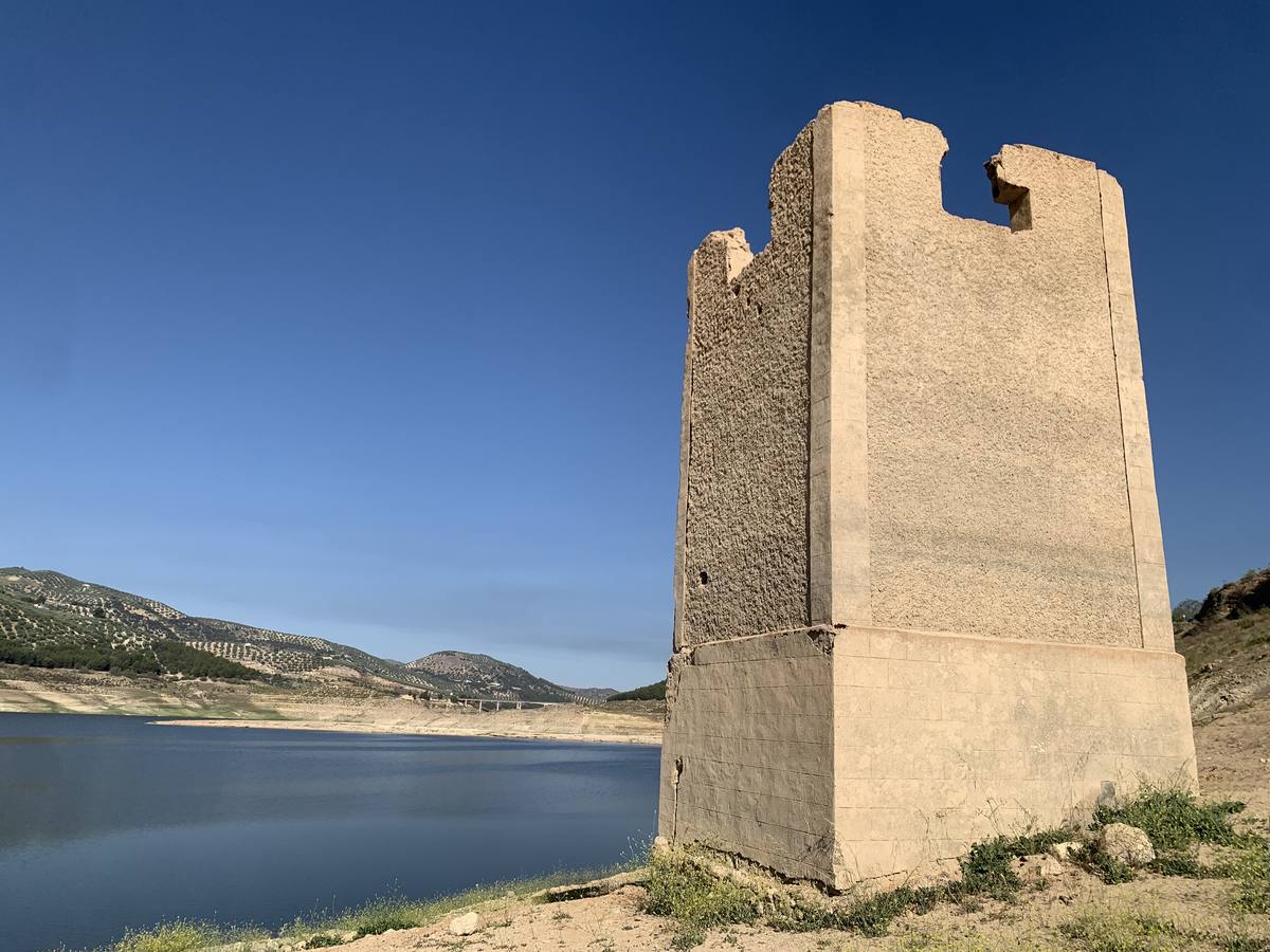 El impactante paisaje de sequía en los pantanos de Córdoba, en imágenes