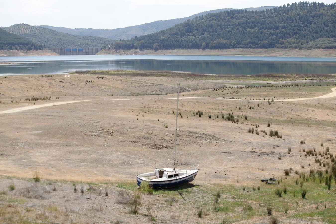 El impactante paisaje de sequía en los pantanos de Córdoba, en imágenes