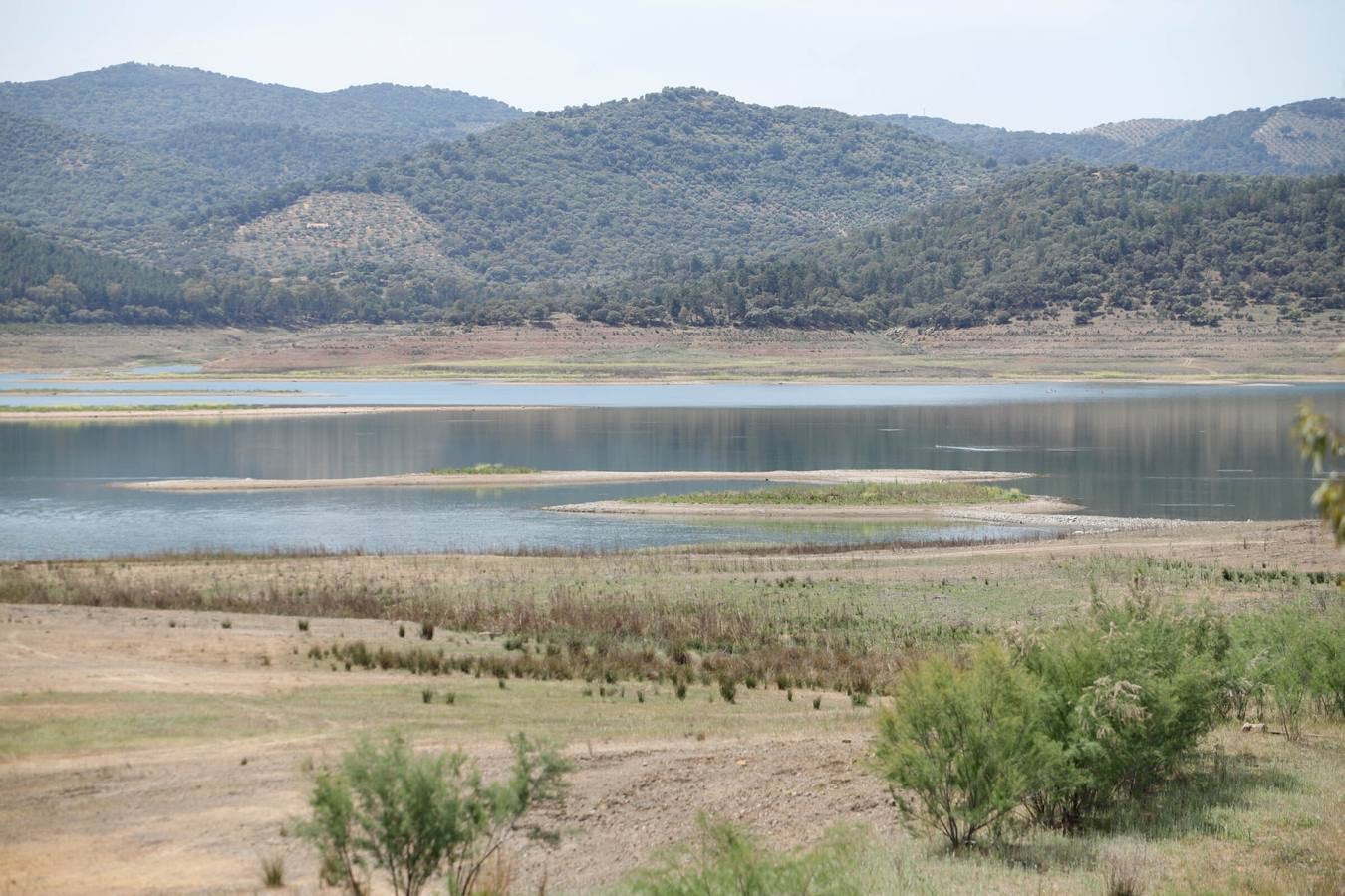 El impactante paisaje de sequía en los pantanos de Córdoba, en imágenes