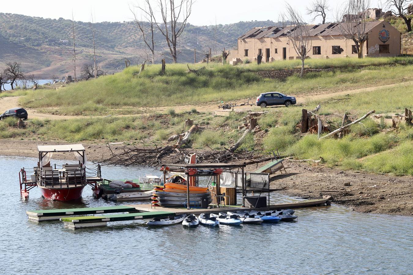 El impactante paisaje de sequía en los pantanos de Córdoba, en imágenes