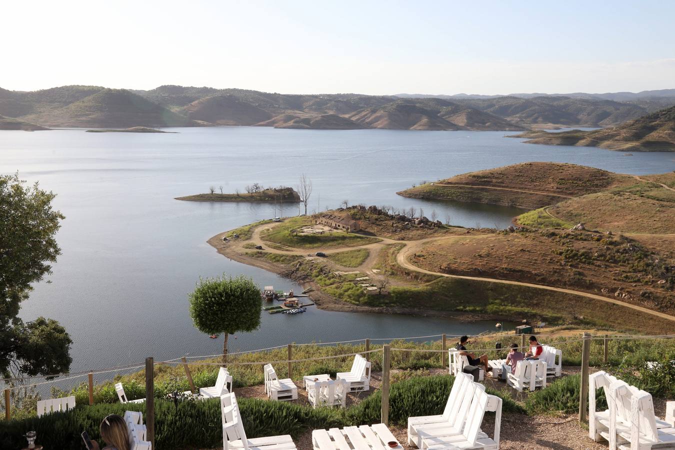 El impactante paisaje de sequía en los pantanos de Córdoba, en imágenes