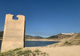 El impactante paisaje de sequía en los pantanos de Córdoba, en imágenes