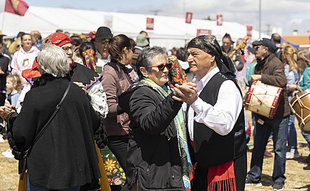 Día de Castilla y León: Folclore y poesía para dar color a una campa más &#039;humilde&#039;