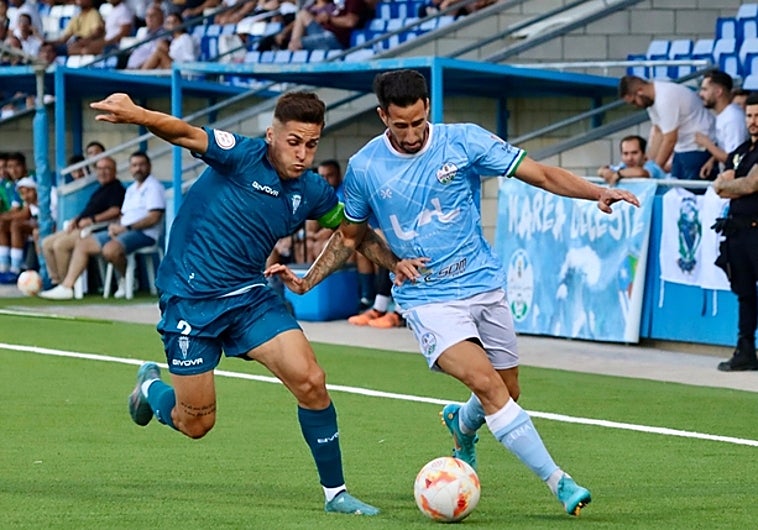 Un momento del derbi esta temporada entre Ciudad de Lucena y Córdoba B