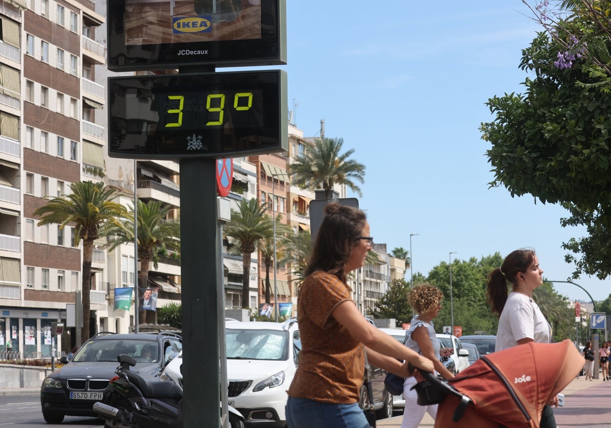 Un termómetros de Córdoba marca 39 grados, la máxima prevista esta semana