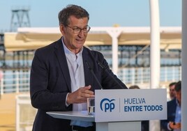 PSOE y PP refuerzan sus listas del 28M para llevar sus papeletas al 90% de los municipios